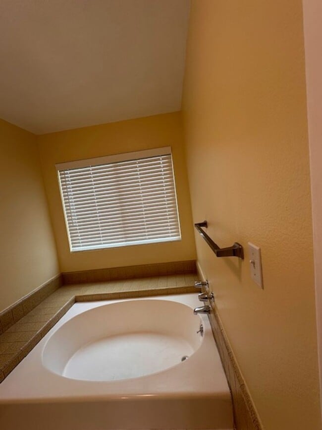 Building Photo - Beautiful 4-Bedroom Home located in one of most desirable neighborhoods