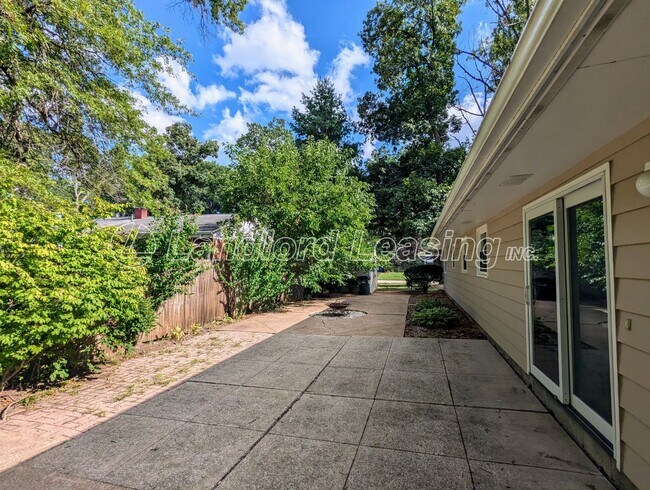 Building Photo - Updated Ranch on Corner Lot in Vermilion