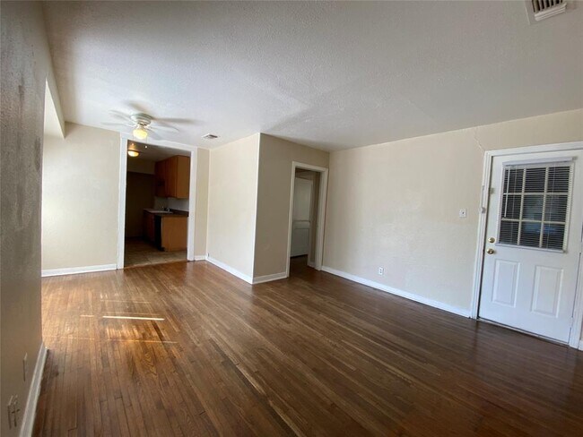 Building Photo - 4812 Roanoke St