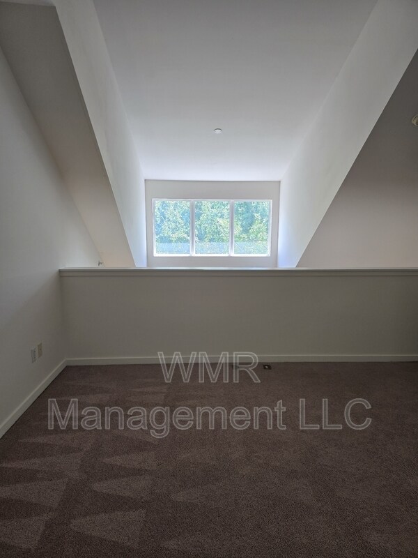 Building Photo - 2125 Southend Dr