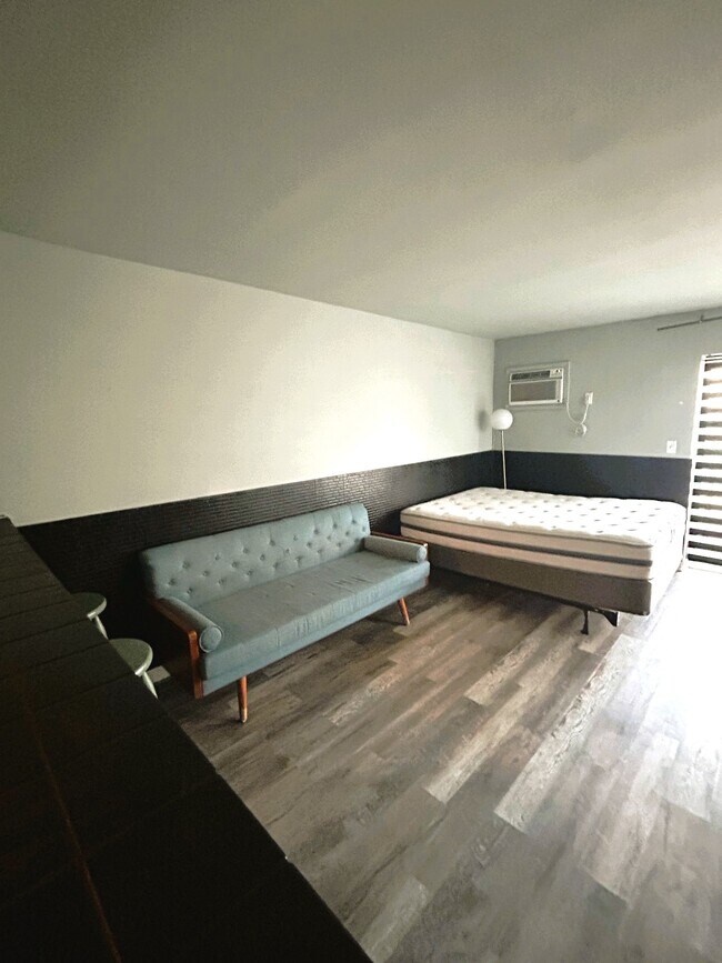 Building Photo - 1441 Lincoln Rd