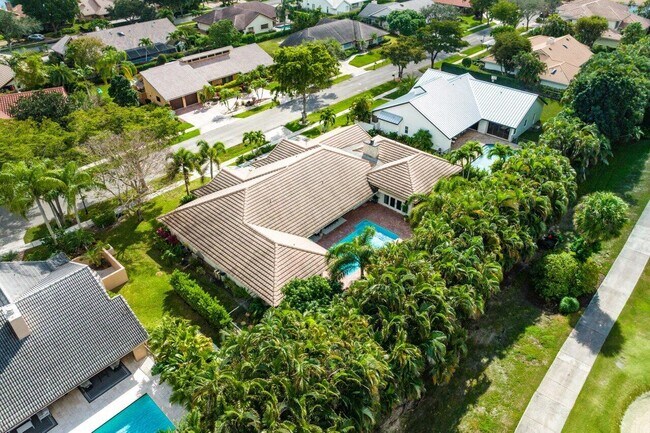 Building Photo - 3765 Kings Way
