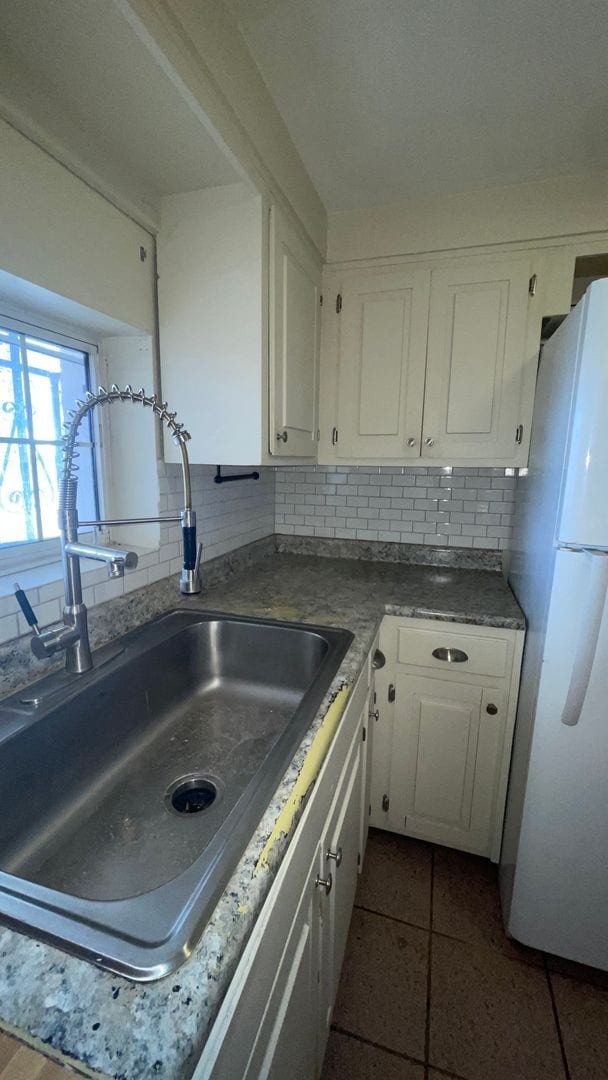 Building Photo - Charming and spacious 3-Bedroom 2 bath house.