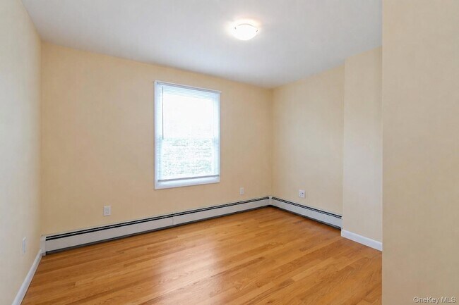 Building Photo - 11 Deauville Pkwy