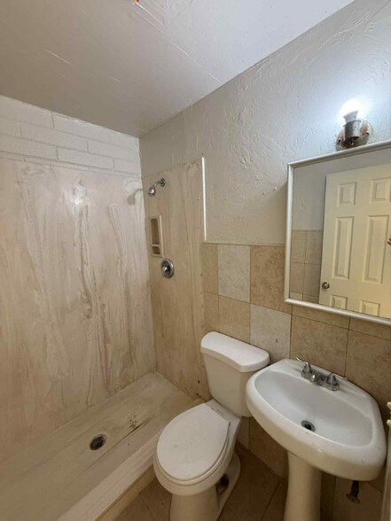 Building Photo - 705 W Irvington Rd