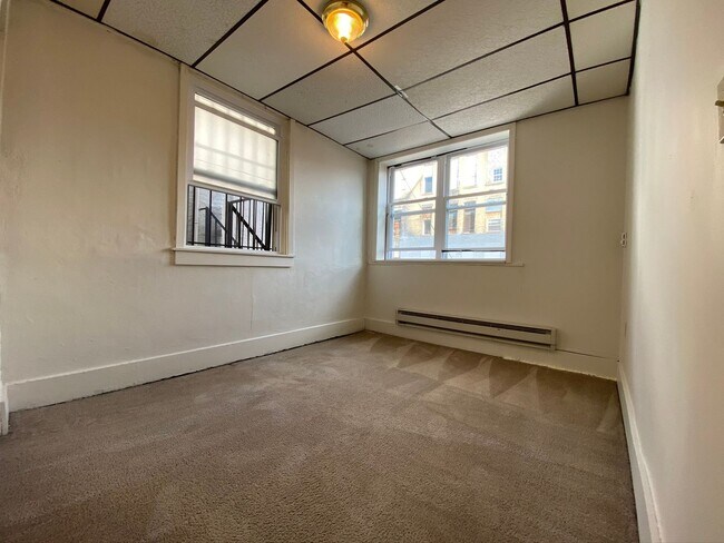 Building Photo - Great One Bedroom on Fifth Ave in Oakland! Amazing Campus Location! Call Today!