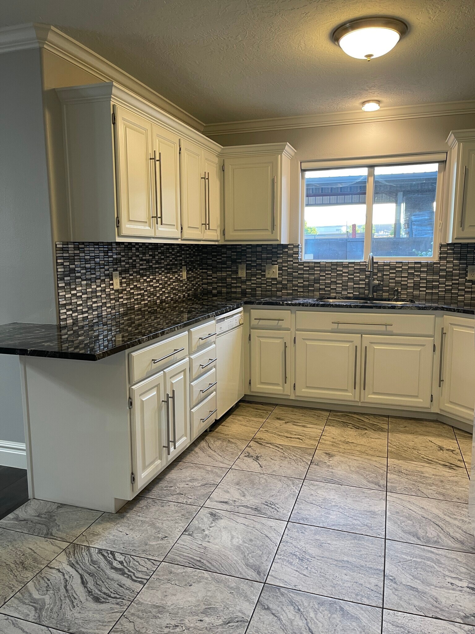 Building Photo - 290 S 1200 E