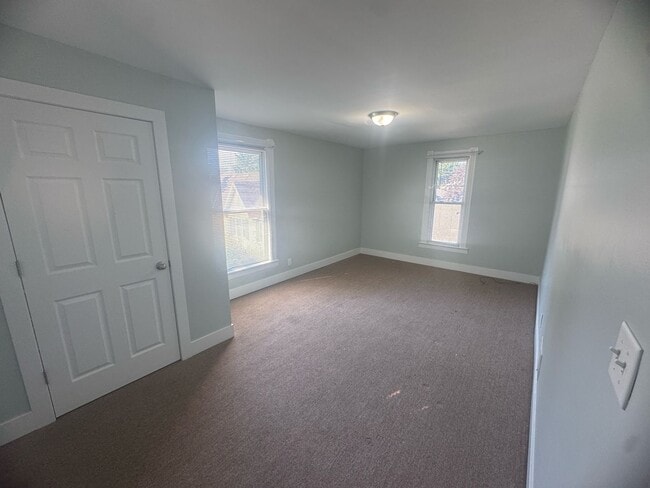Building Photo - Charming Two-Bedroom Home Awaits!