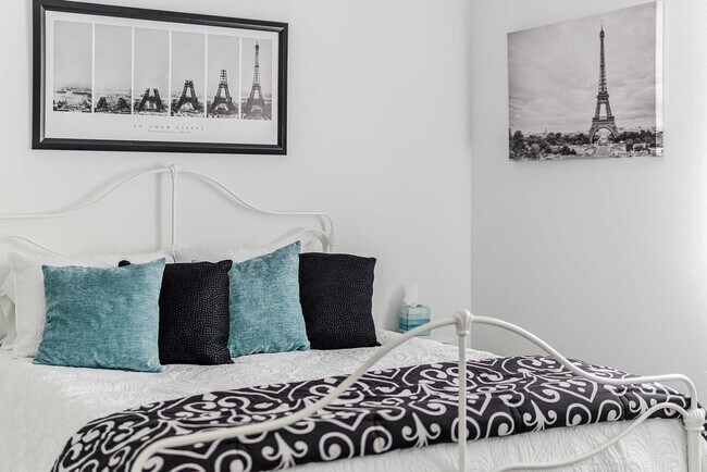 Building Photo - 2273 N Elderberry Dr