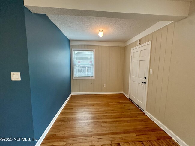 Building Photo - 1327 Azalea Dr