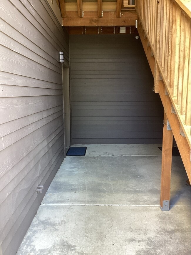 Building Photo - 2950 SW Coho St