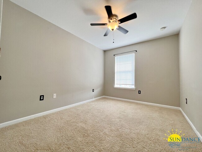 Building Photo - Beautiful townhome in the heart of Niceville!