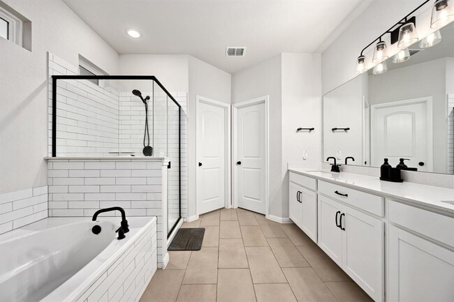 Building Photo - 236 Travis Ln