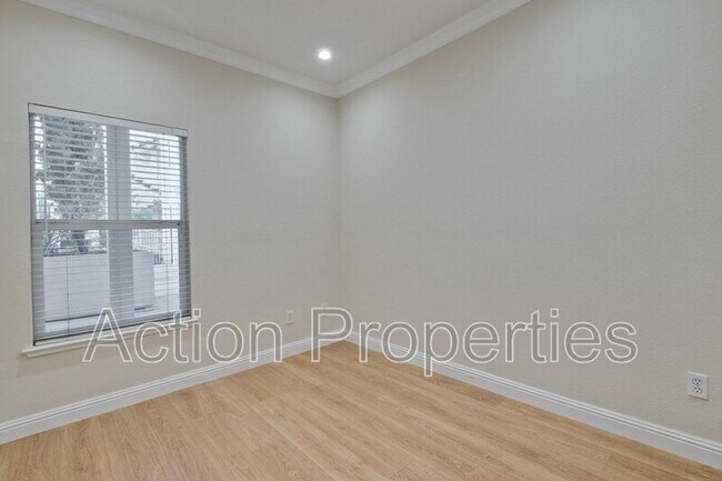 Building Photo - 2255 Showers Dr