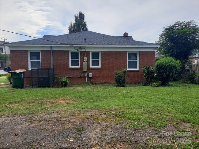 Building Photo - 2424 Statesville Ave