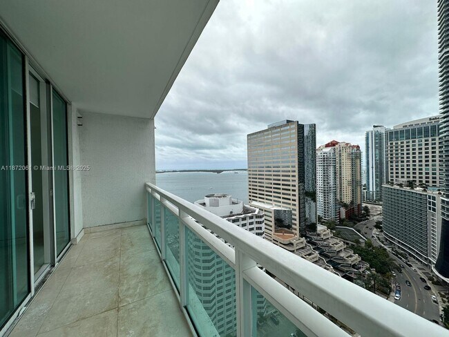 Building Photo - 950 Brickell Bay Dr