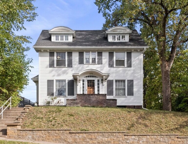 Building Photo - 1070 Bradley St