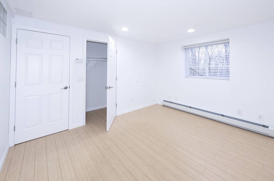 Building Photo - 324 Voter Hill Rd