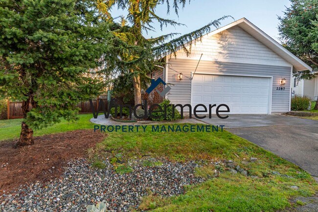 Building Photo - Single-Level 3 Bedroom Home with Fenced Yard