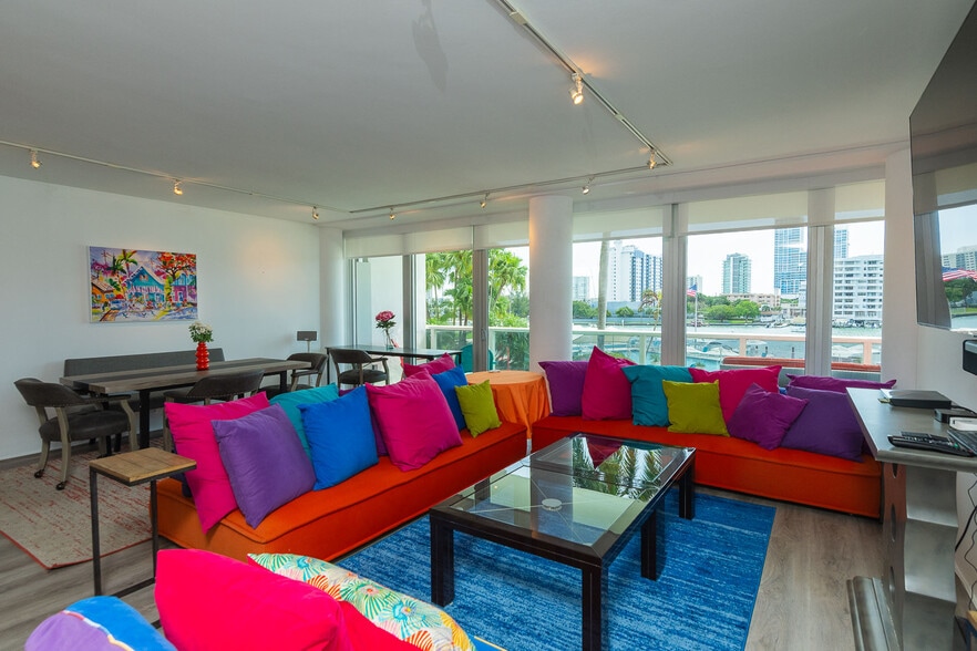 Living Room - 900 Bay Dr