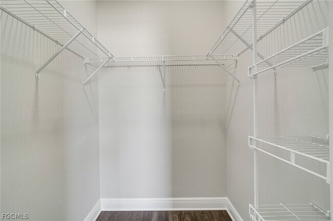 Building Photo - 809 Agnes Ave