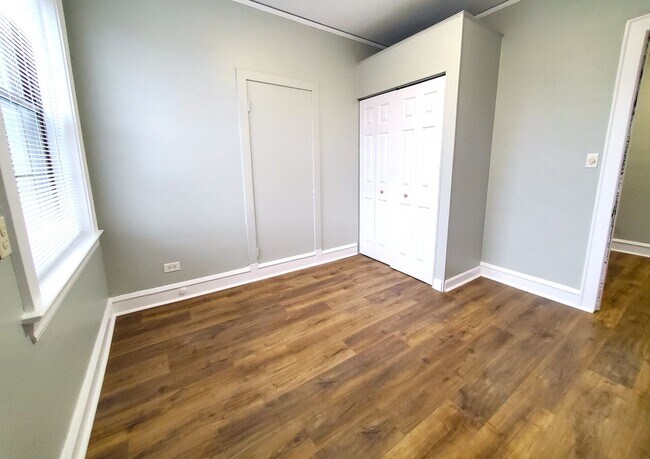 Building Photo - 695 Vernon Ave