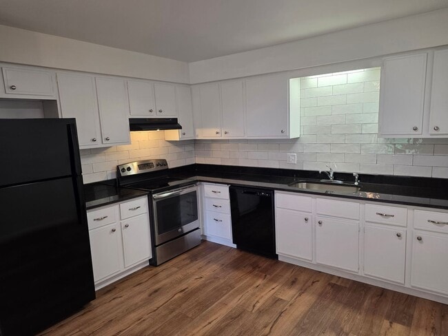 Building Photo - 2811 W 28th St