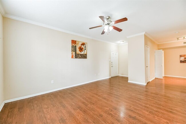 Building Photo - 2255 Braeswood Park Dr