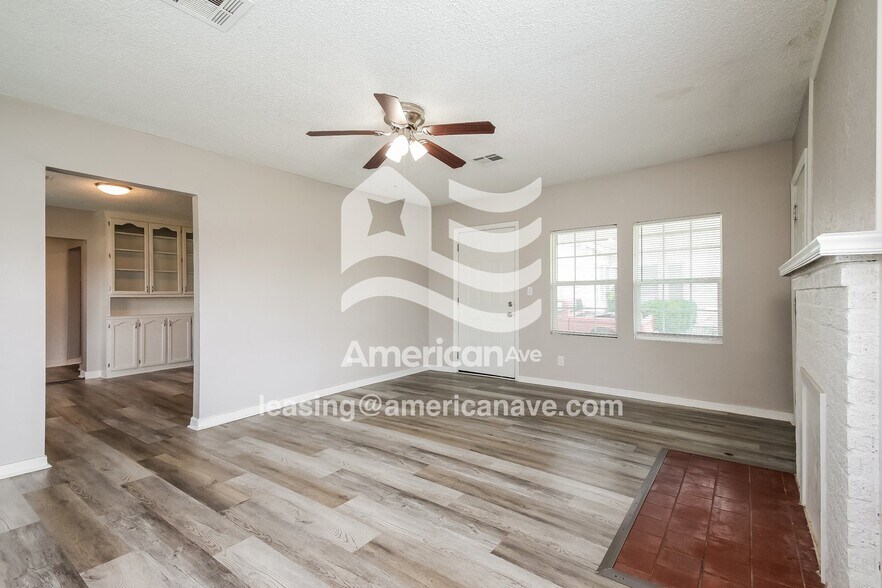 Building Photo - 210 E Will Rogers Blvd