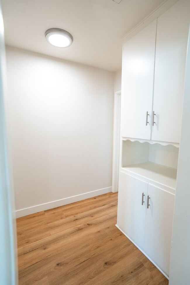 Building Photo - Spacious 1 Bedroom in Torrance with Washer...