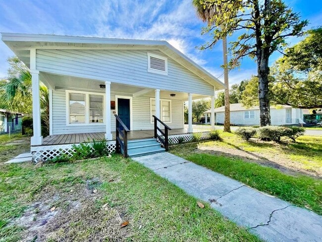 Building Photo - 3301 E 25th Ave