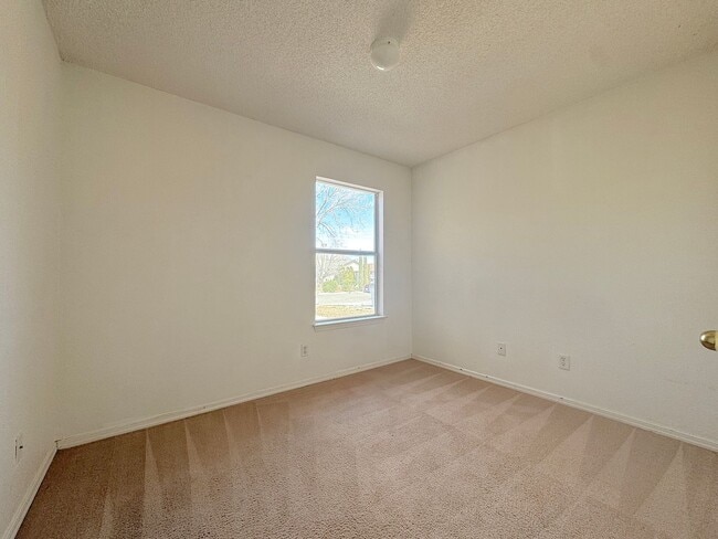 Building Photo - Northeast El Paso 3 Bed Refrig A/C