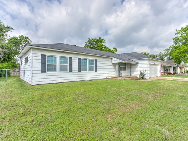 Building Photo - 2609 Mickey Rd