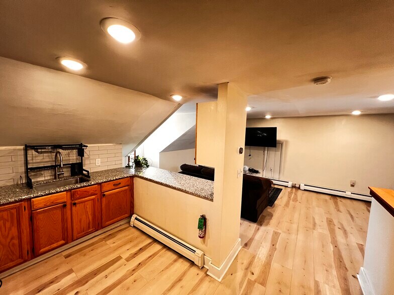 Building Photo - 41 Main St