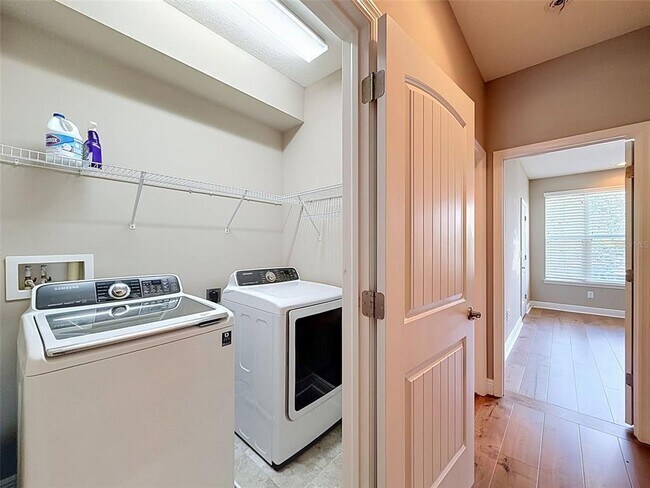 Building Photo - 112 S Bungalow Park Ave
