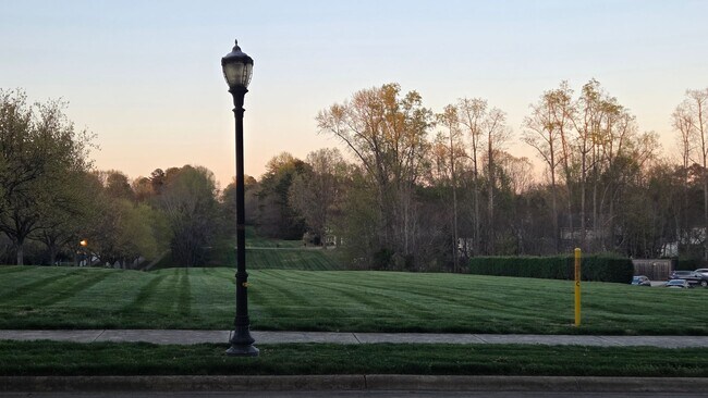 Building Photo - Updated 2 Bed, 2.5 Bath Townhome | Prime Lake Norman Location