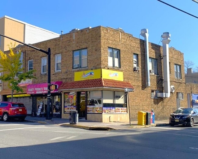 Building Photo - 452 64th St