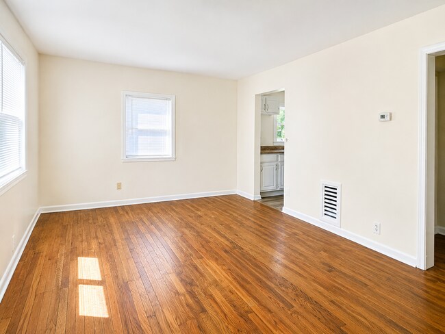 Building Photo - 2034 Ferris Rd