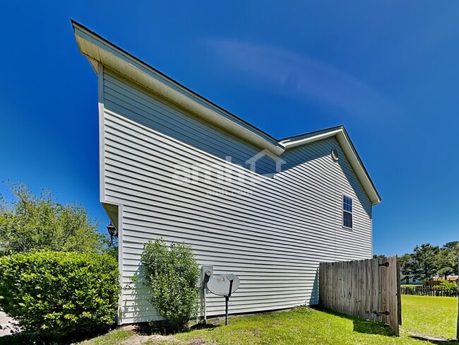 Building Photo - 14 Willow Lakes Dr