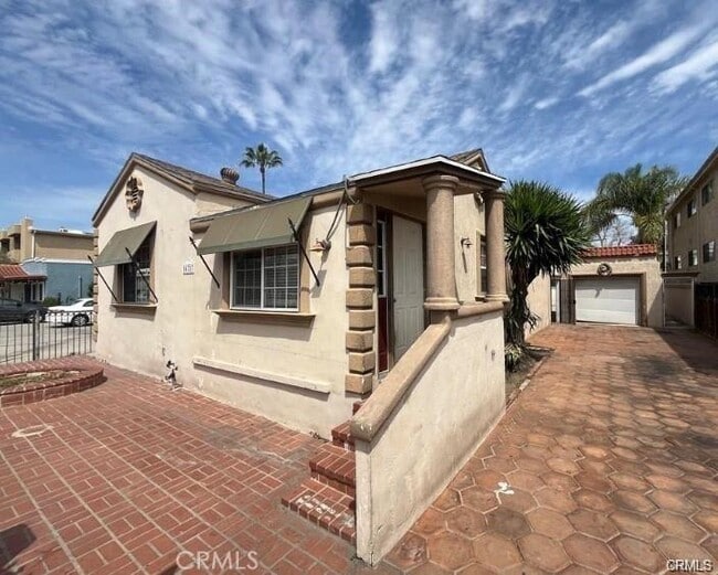 Primary Photo - 14717 Victory Blvd