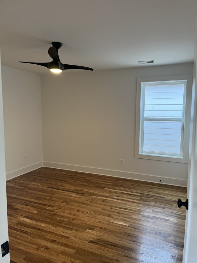 Building Photo - "Charming 4-Bed Nashville Oasis with Guest...