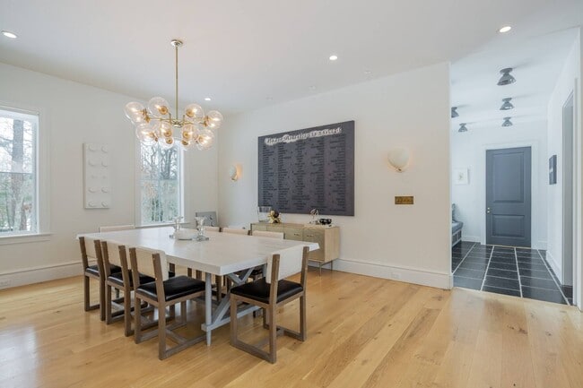 Building Photo - 13 Hilltop Ln