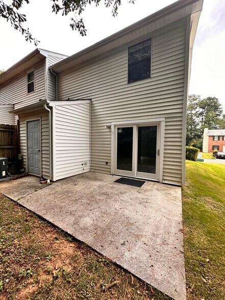 Building Photo - 1424 Springleaf Cir SE