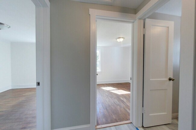 Building Photo - 813 N Spair St