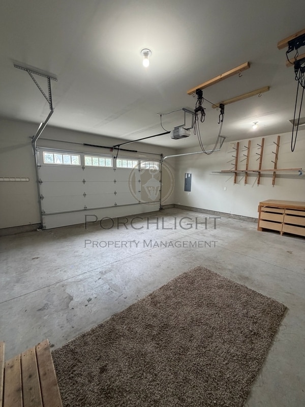 Building Photo - 2102 Snowbush St