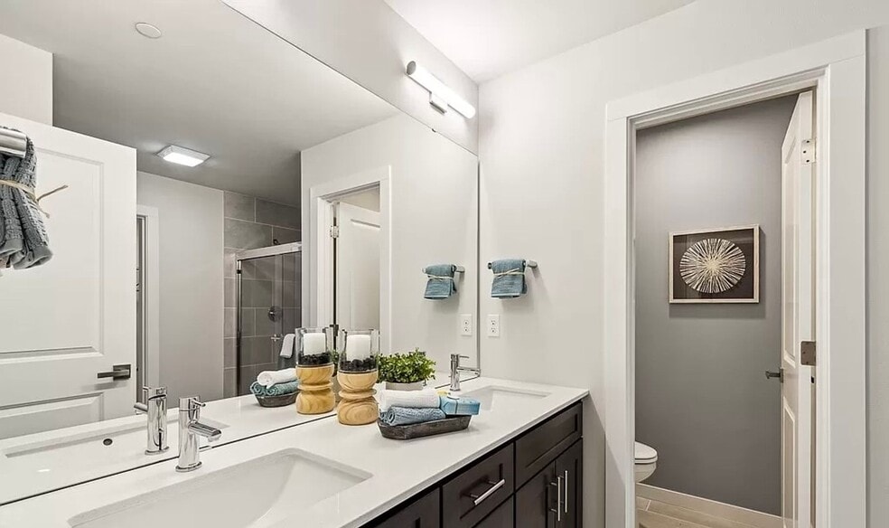 Building Photo - Brand New Townhome in Bothell