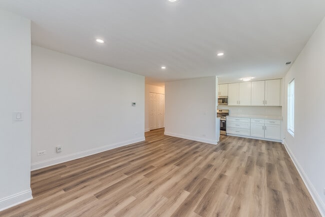 Building Photo - 900 Perrie Dr