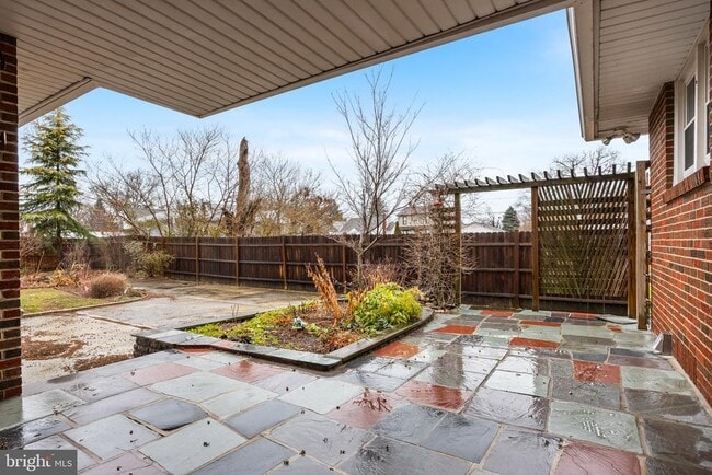 Building Photo - 55 E Evesham Rd