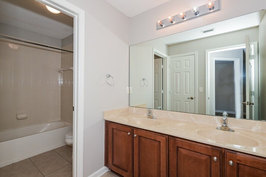 Building Photo - 3339 Turkey Creek Dr