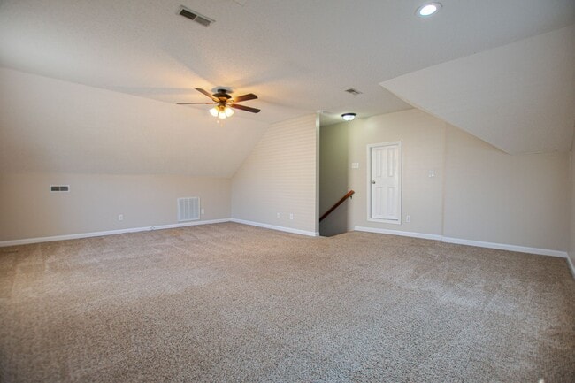 Building Photo - Pet Friendly Three Bedroom with Bonus!